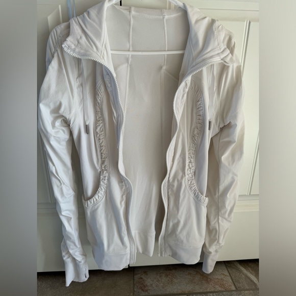 Lululemon - Picture 1 of 4